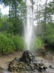 Минеральная живая вода из источника.