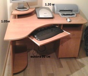 Стол компьютерный. Полка с секциями.