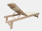 Деревянные шезлонги, садовая мебель